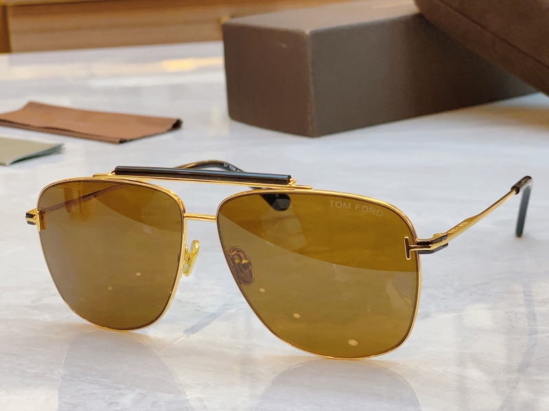 TOM FORD